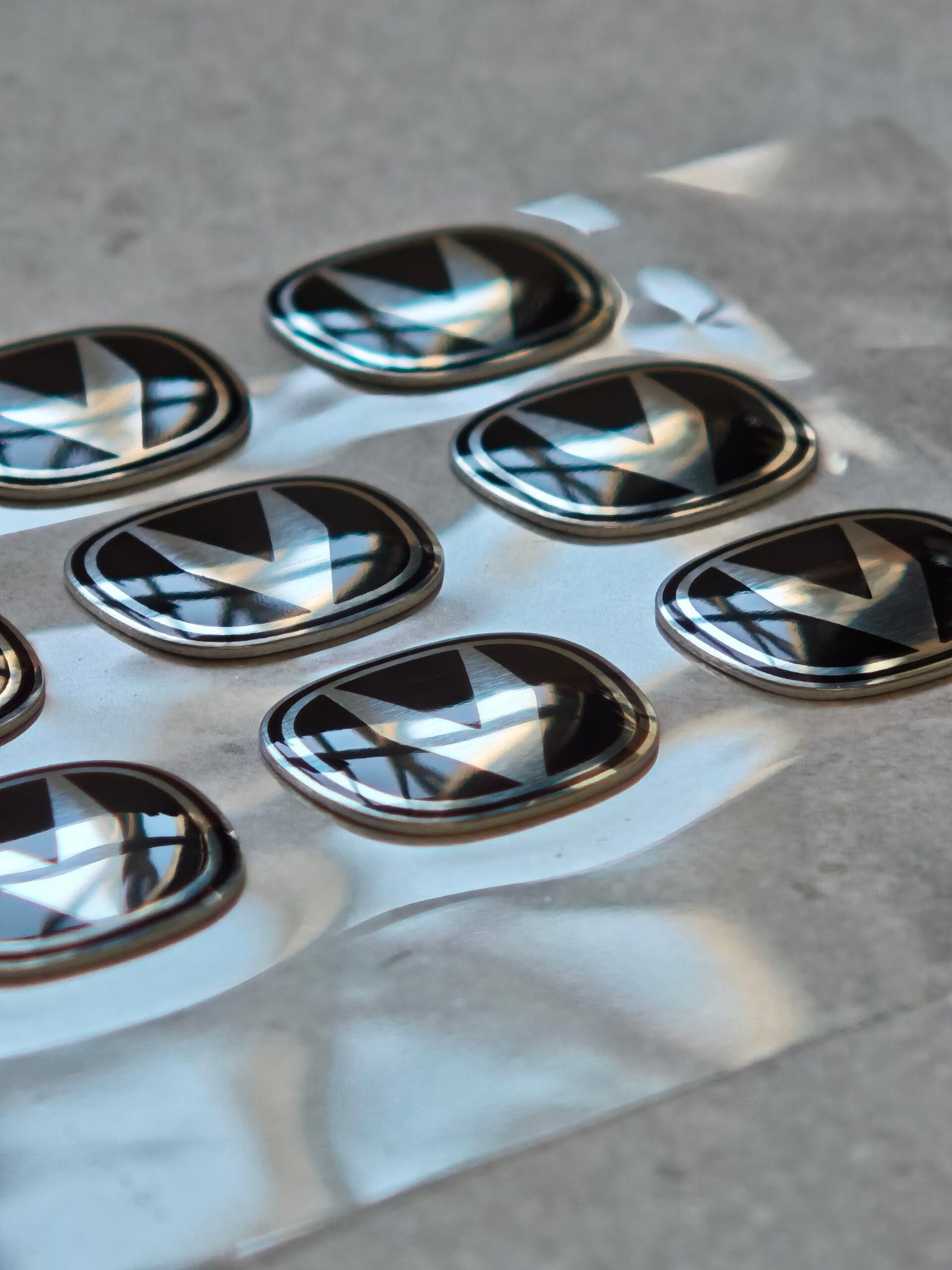 Aluminum car logo badge with clear resin dome protective coating