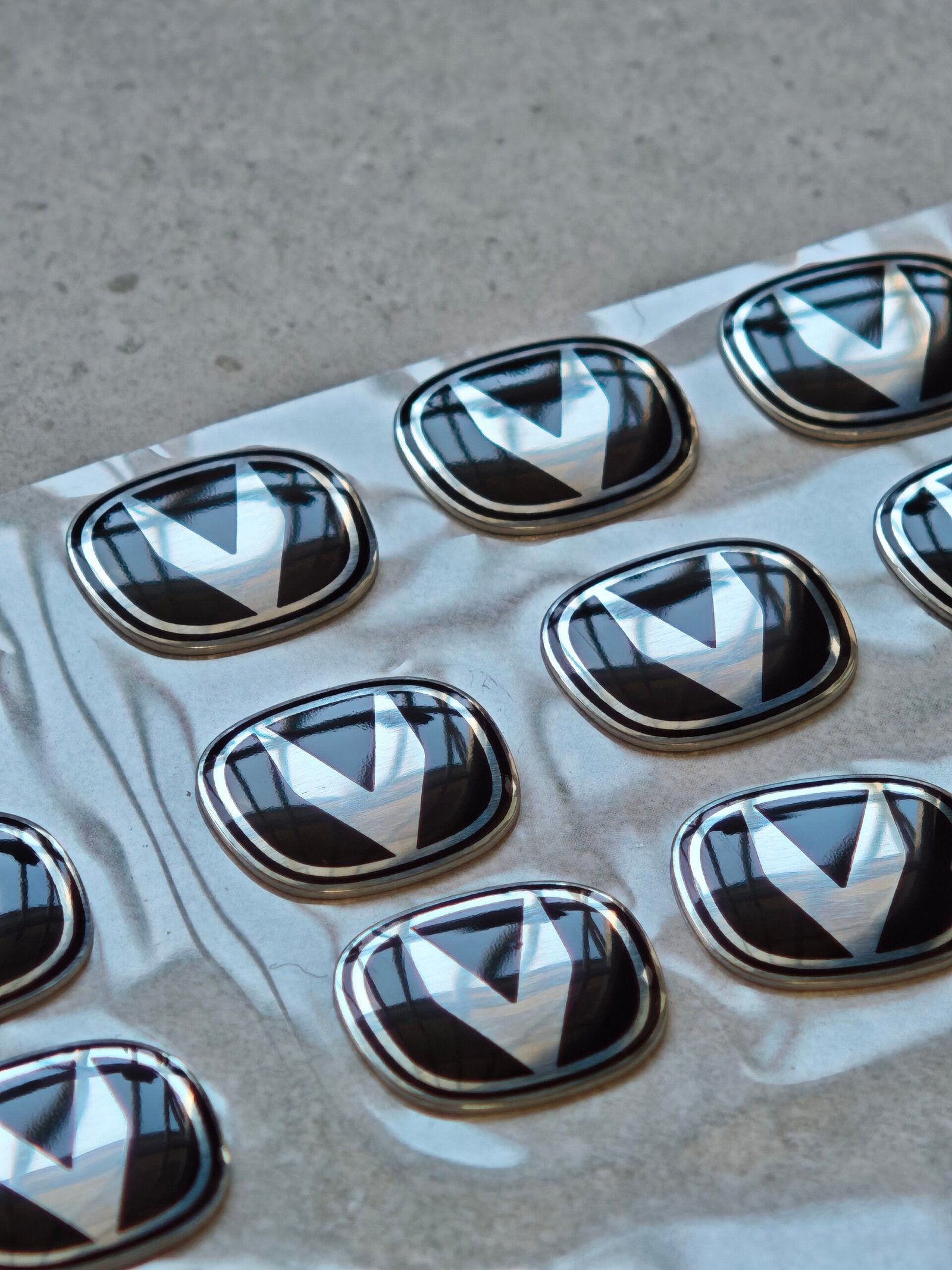 Aluminum car logo badge with clear resin dome protective coating